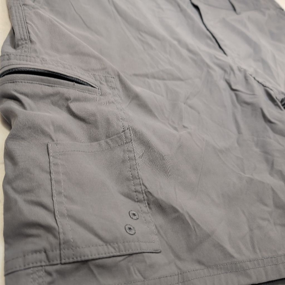 Men's Realtree Gray Cargo Fishing Shorts 3XL - Picture 3 of 10
